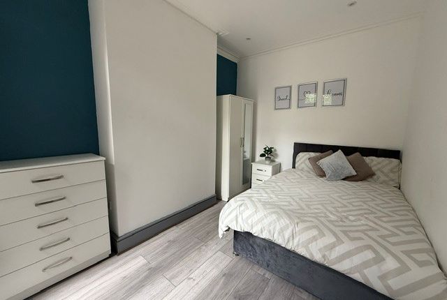 Room 2, Chatham photo 2