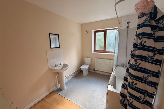 119b, Wood Road, PONTYPRIDD photo 2