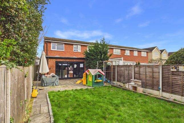88, Avondale Avenue, Surrey photo 3