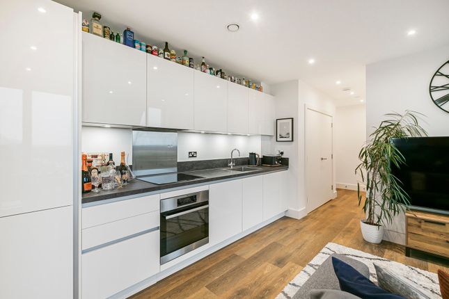 Flat 101, Ascot House, 30, Mill Mead, Surrey photo 4