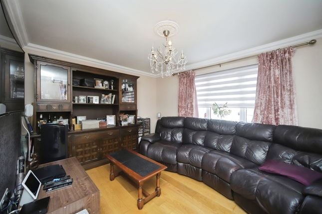 33, Leycroft Grove, TAUNTON photo 2