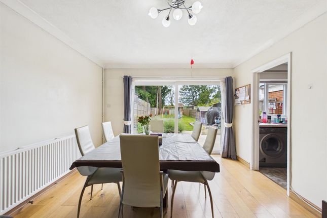 24M, Portnalls Road, Coulsdon photo 3