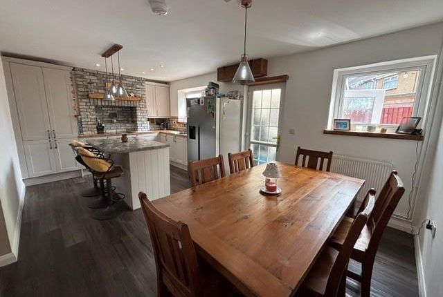 27, Martin Road, Llanelli photo 2