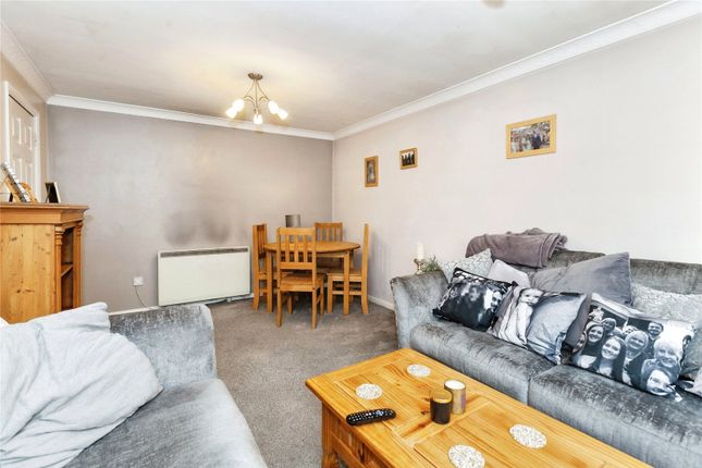 Flat for sale in Croxley Rise, Maidenhead, Berkshire