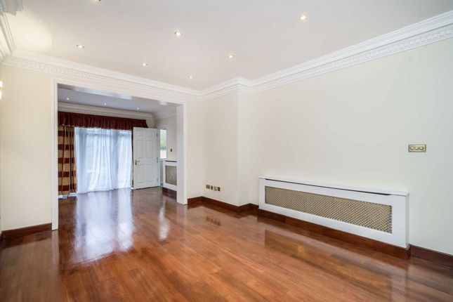 6, Vyner Road, London photo 2