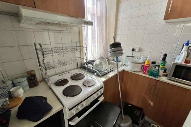 14, Scar Lane, Huddersfield photo 5