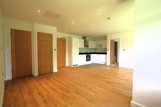 Flat10, Deepdene Court, Hopewood Park, Dorking photo 4