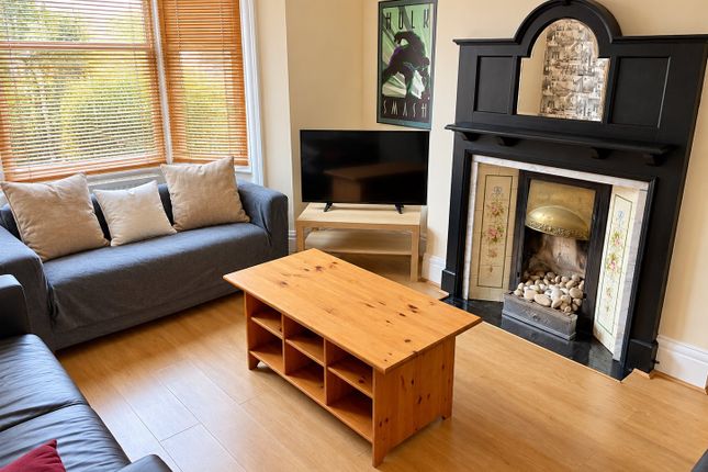 5-bed flat on Jesmond Newcastle upon Tyne, £2,925/mo