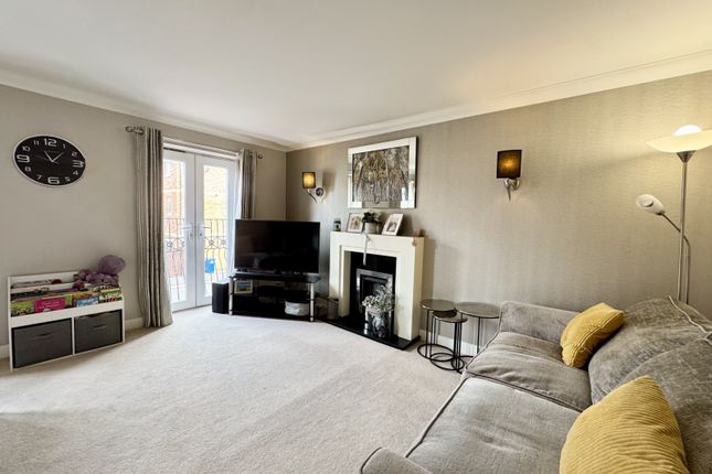10 Lawnhurst Close, Cheadle Hulme, Cheadle photo 4