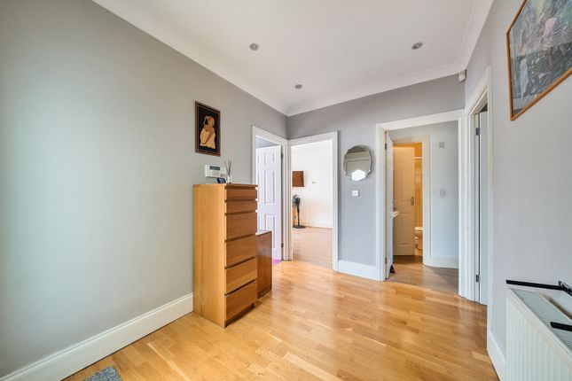 17, Tudor Close, London photo 4