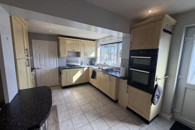 18, Cherry Tree Avenue, Belper photo 4