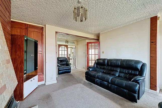 4, Thearne Lane, Beverley photo 3