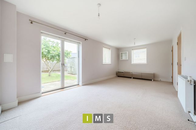 5 Morello Close, Bicester photo 3