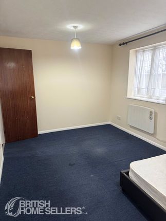 9 Rose Court,, Vicars Bridge Close, Wembley photo 4