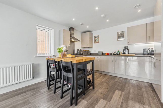 4, Hoppers Brook, Faygate photo 4