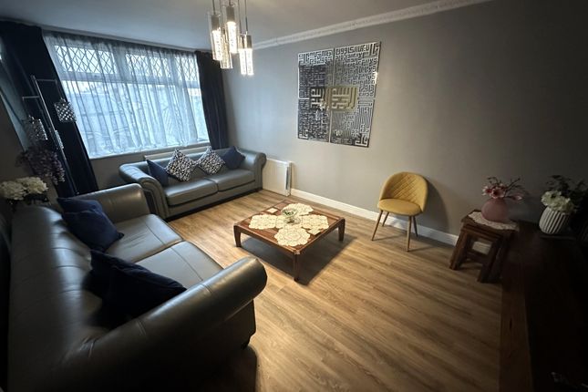 End terrace house for sale in Summit Road, Northolt