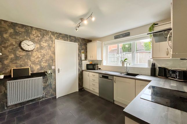 47 Hampshire Crescent, Stoke-On-Trent photo 3
