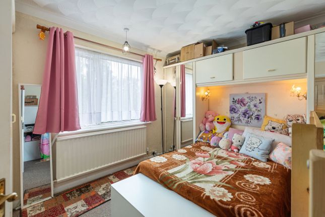 8 Windcott Court, Draycott Avenue, Harrow photo 4