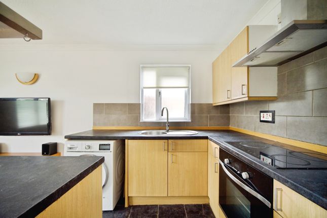 51,, Alders Close, London photo 2