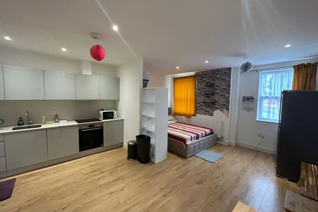 Flat 3, Duval House, West Drayton photo 3