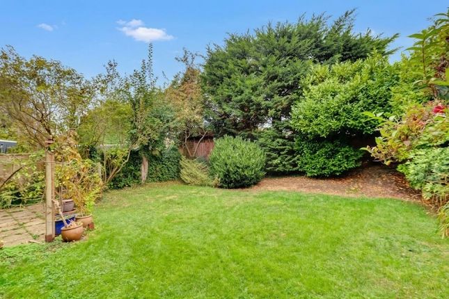 3, Silver Birch Drive, Princes Risborough photo 4