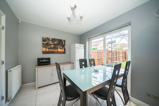 7 Jasmin Way, Hemel Hempstead photo 4