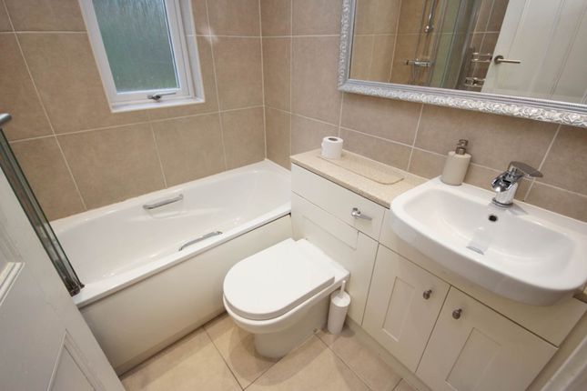 111b, Crab Lane, Manchester photo 4