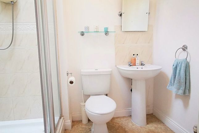 Room 1, 4, Fitzwilliam Court, Northants photo 5