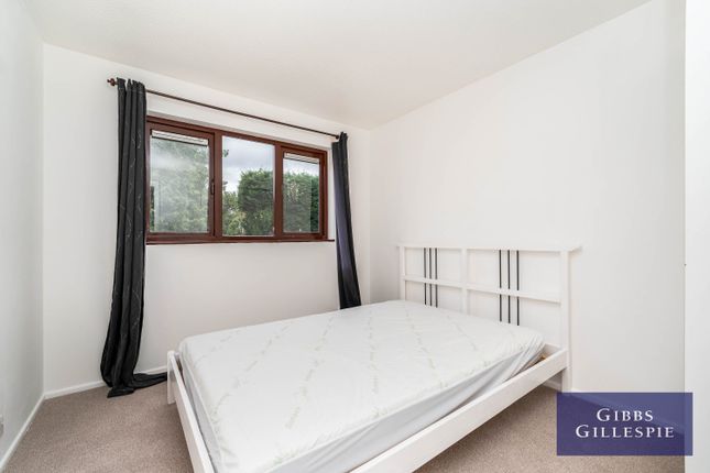 Wicket Road, Greenford photo 5