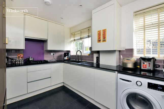 26, Penshurst Way, Sutton photo 2