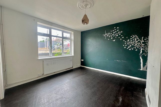 168 Bridgwater Road, Romford photo 4