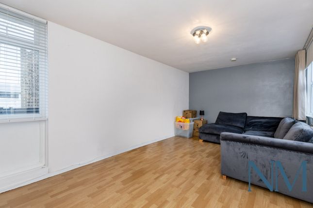 147 Hulverston Close, Sutton photo 2