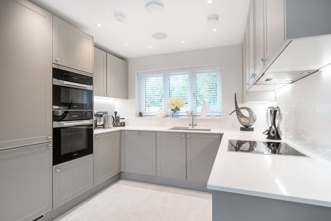 7, Walnut Tree Gardens, West Horsley photo 3