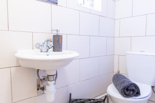 A Well-Maintained Bathroom Featuring Modern Fixtur...