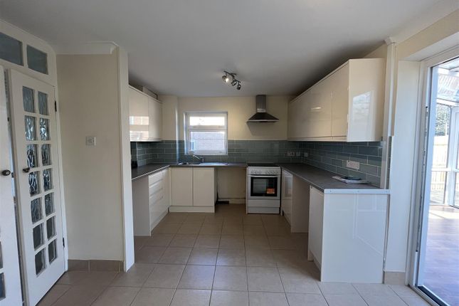 15, Hornbeams, Gravesend photo 4