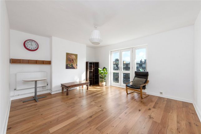 Flat to rent in Wenlock Court, New North Road, London