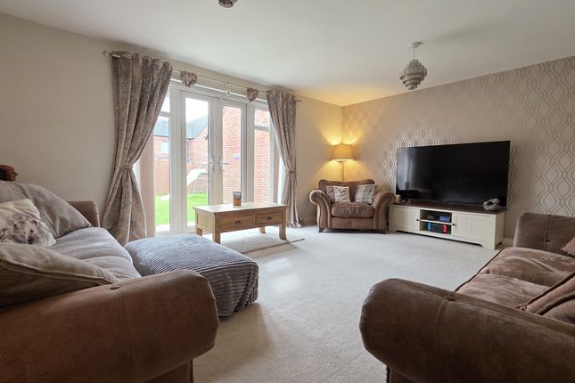 5, Weavers Way, Stockton photo 2