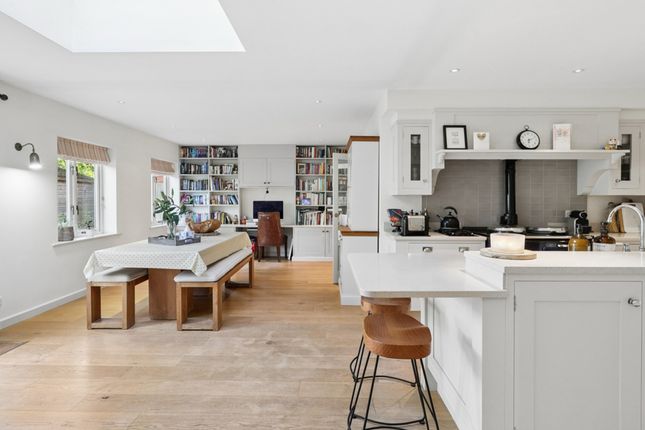 10, Menin Way, Farnham photo 3