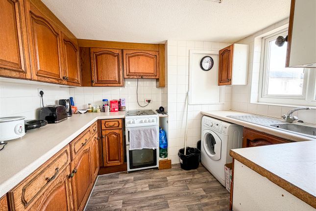 9, Vauxhall Avenue, Jaywick photo 4
