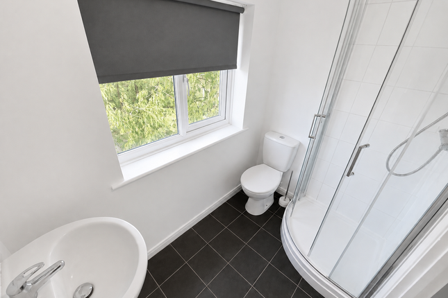 Room 1, CORBY photo 3