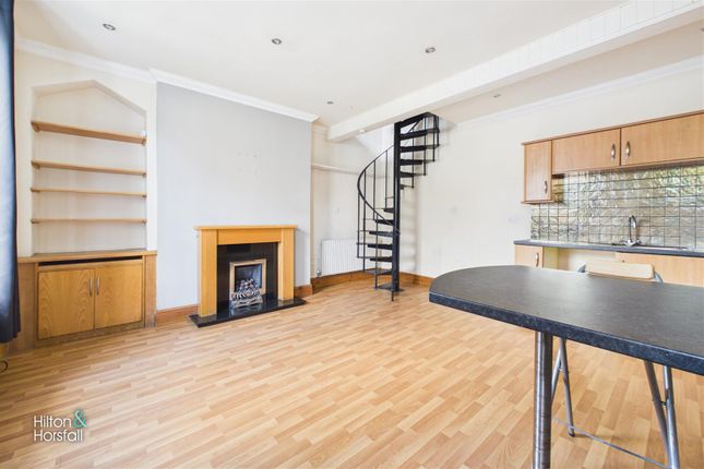 4, Harry Street, Barrowford photo 2