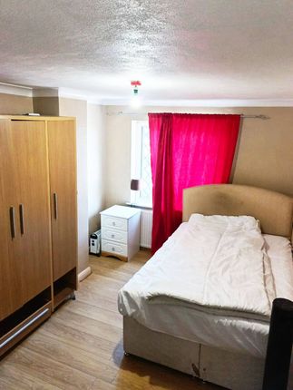 Spacious Furnished Room Â€“ All Bills Included Â€“ Great Location In Tilbury