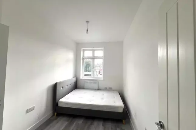 1106A, Uxbridge Road, Hayes photo 2