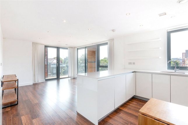 Flat for sale in Carlton Grove, London