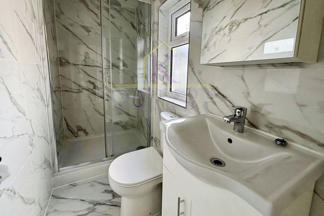 32, Gambole Road, London photo 5