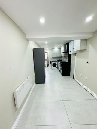 5, Scott Close, West Drayton photo 5
