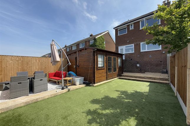 69, Carrbrook Crescent, Stalybridge photo 4