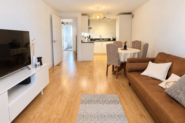 Flat 13, Beaufort Mews 1-3,, Kingsway, Woking photo 3