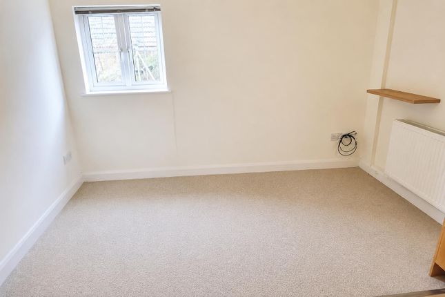 38, Queens Avenue, Snodland photo 3