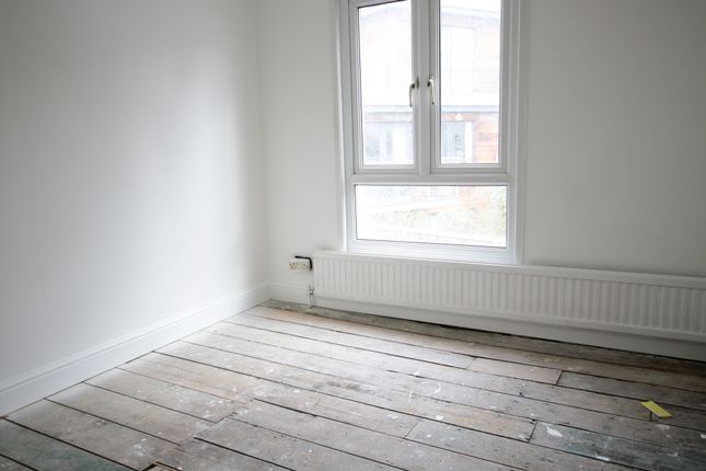 Thumbnail Terraced house to rent in Stevens Cottages, High Road, London